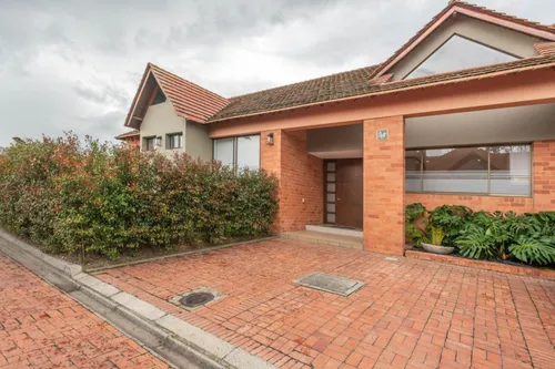 Casa En Venta En Canelon. Cod V15829