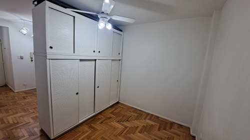 D U E Ñ O 1 Amb Lateral, 3er Piso, Divisible, Con Aire Acond, Balcon Frances, Ventilador De Techo M&m, Cerca Avda. Dorrego Y Subte Corrientes. Gran Polo Gastronómico Chaca Hollywood