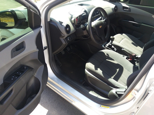 Imagen 12 de 15 de Chevrolet Sonic 2015 1.6 Lt L4 Man At