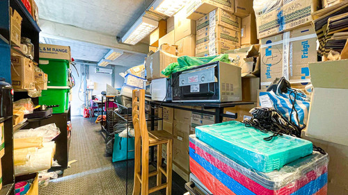 Venta Local Comercial Industrial + 2 Monoambientes