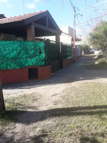Casa En Alquiler - 2 Dormitorios 1 Baño - 90mts2- Manuel B Gonnet