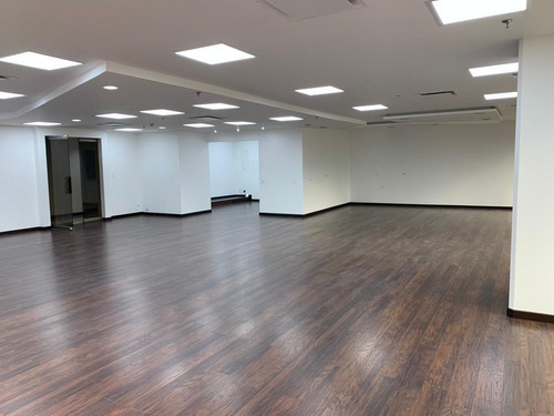 Imagen 2 de 8 de Oficina En Arriendo En Bogota- Santa Bárbara 170 M2