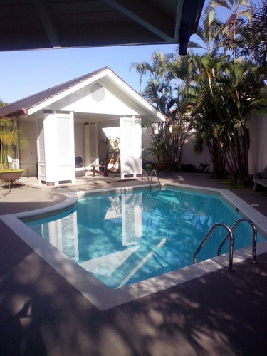 Alquiler O Venta ! Preciosa Casa En Cacicazgos ! Moderna, Fresca Y Clara !