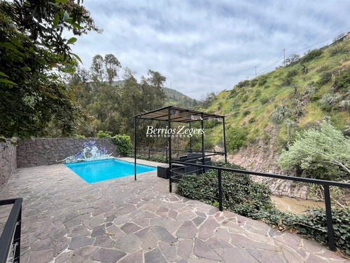 Casa En Venta De 4 Dorm. En Lo Barnechea Arrayan Rio
