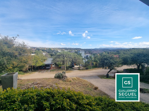 Casa En Venta De 4 Dormitorios + Escritorio Con Tremenda Vista Country 4 Hojas