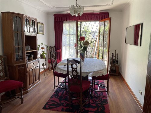 Casa En Venta De 4 Dorm. En Ñuñoa