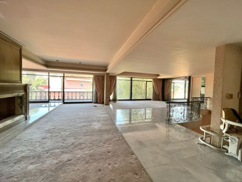 Casa En Venta En Las Lomas Con Vigilancia