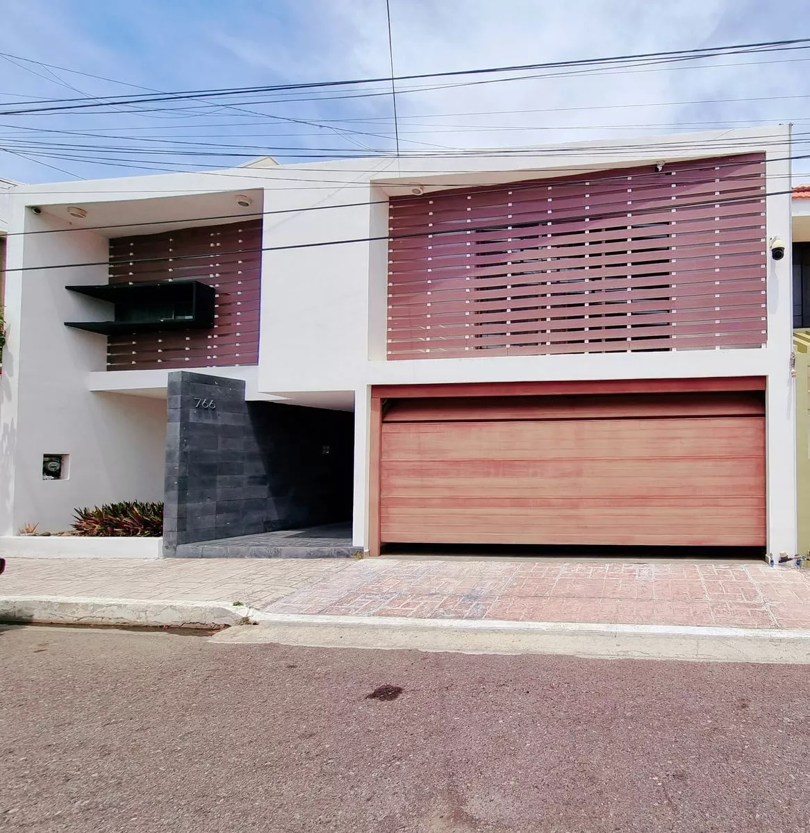 Casa En Venta Con Amplios Espacios Y Alberca En Fracc Costa