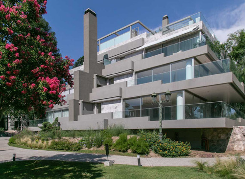 1910 Excelente Departamento 2 Dormitorios Villa Belgrano Con Cochera En Venta