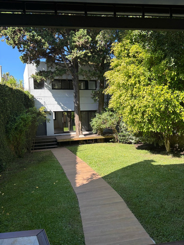 Alquiler En Zona Golf - Residencia De 600 Mts