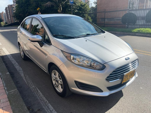 Imagen 3 de 14 de Ford Fiesta 1.6 Se Titanium