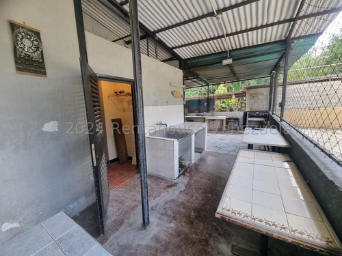Carlos Colmenarez Vende Granja Amoblada Con Casa Principal De 4hab,3bñ,estacionamiento Multiple,casa De Encargado,deposito,a/a Entodas Las Hab,cocinas Dentro Y Fuera Con Parrillera A Gas Corrales,gall
