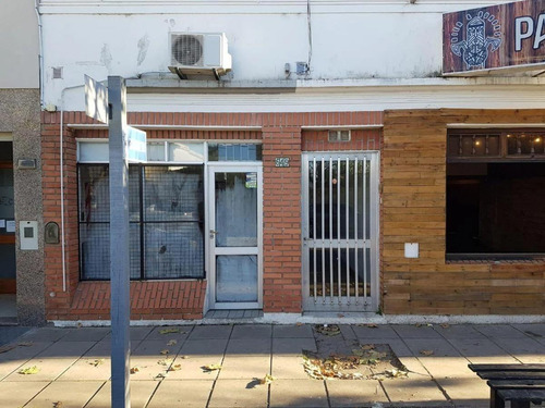 Casa En Venta - 4 Dormitorios 4 Baños 2 Locales - 248mts2 - Coronel Dorrego
