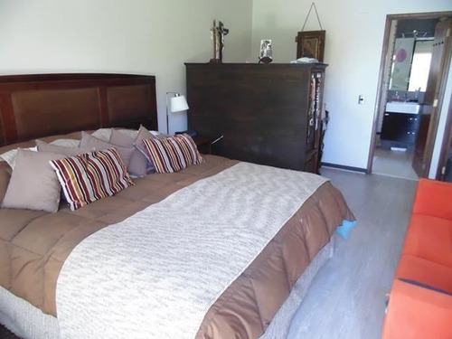 Casa En Venta De 4 Dorm. San Carlos Apoquindo Las Condes