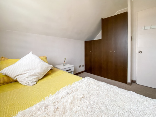 Arriendo De Hermosa Casa Amoblada En Condominio Los Encinos.