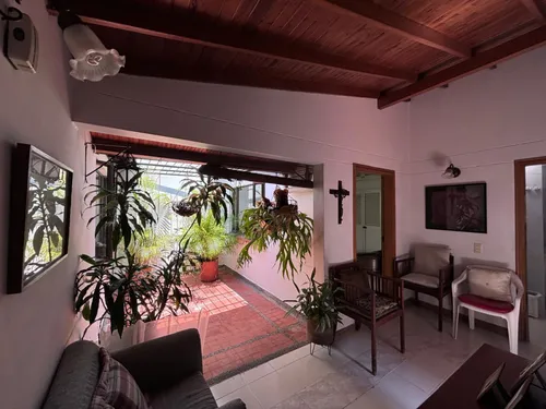 Casa En Venta En La Castellana. Cod V16608
