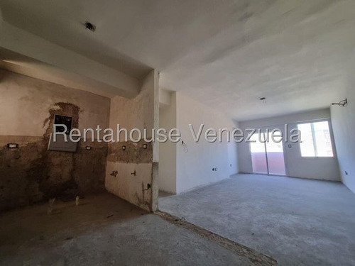 Jip 25-15783. Rent-a-house Vende Apartamento En Obra Gris, Para Remodelar A Su Gusto, Conectado A Pozo, Edif De Data Nueva Y Excelente Ubicacion. Zona Centro De Maracay.