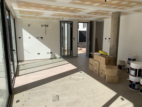Imagen 5 de 15 de Dúplex A Estrenar En Calle 505 Entre 30 Y 31