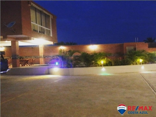 Imagen 1 de 11 de Se Vende Posada En Playa Norte Chichiriviche