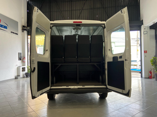 Peugeot Boxer Executiva 2024 17 Lugares