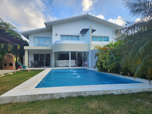 Villa Tipo Townhouse En Venta En Punta Cana, Cocotal, 3 Habi
