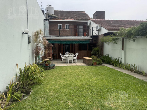 Impecable Casa A Mts De La Avda Y Del Fcgr - Apta Crédito!!!