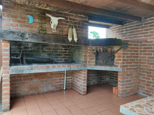 Casa De 2 Dormitorios Y Apto Ubicada En Piriapolis
