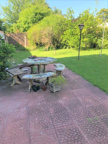 Casa Americana A Pocas Cuadras De La Estación.