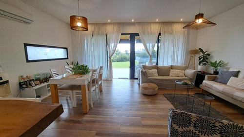 Casa En Venta - 3 Dormitorios 3 Baños - 715mts2 - Pilar