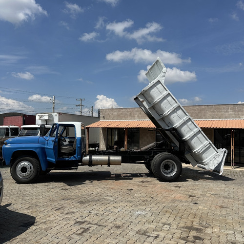 Ford 700 Caçamba Basculante 4x2