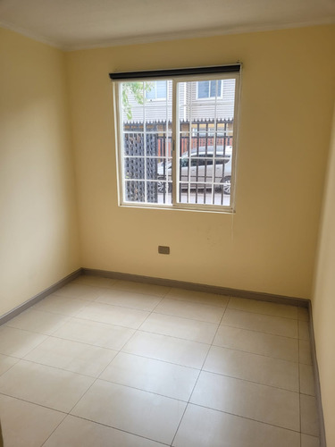 Casa De 3d 3b Mas Escritorio Y Quincho En Codominio Privado