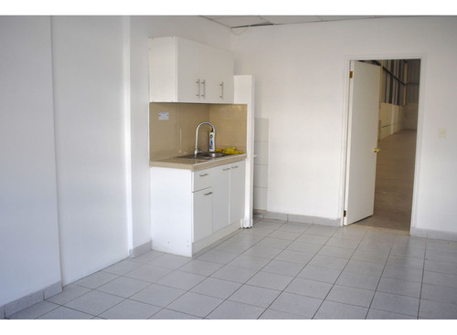 Arriendo Bodega 396 M2 + 72 M2 De Oficina, Sector Aeropuerto