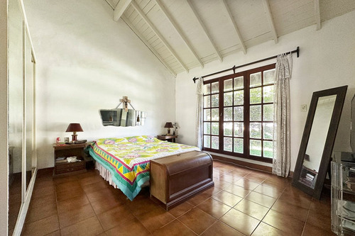 Casa En Venta En Barrio Parque Belen De Escobar