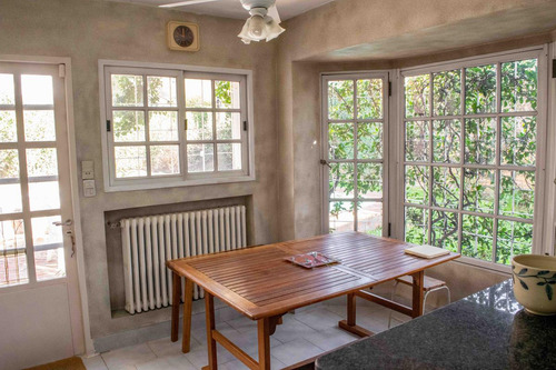 Casa De 4 Ambientes Con Cocheras En Venta En La Lucila
