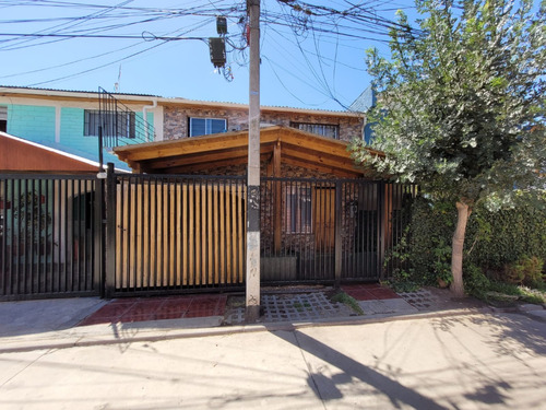 Comoda Casa En Pudahuel Sur / Villa Comercio