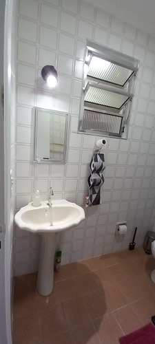 Apartamento De 01 Dormitório Com Vaga De Garagem Coberta !!!