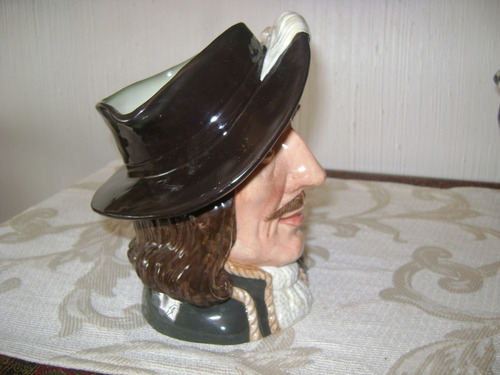 Antigua Jarra Royal Doulton Athos Mosquetero Large Porcelana (Usado)
