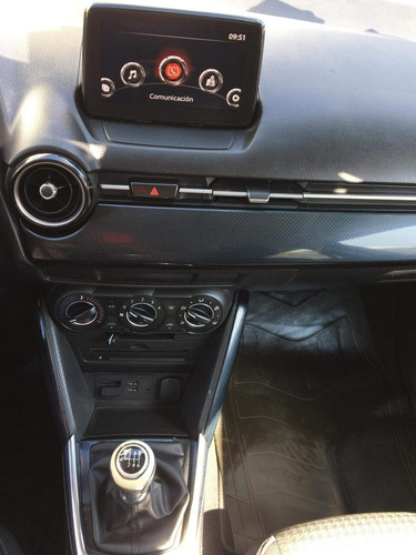 Imagen 13 de 15 de Mazda Mazda 2 2018 1.5 I Touring Mt