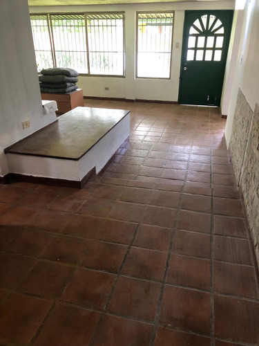 Se Vende Impecable Casa En La Urbanizacion La Entrada Ii