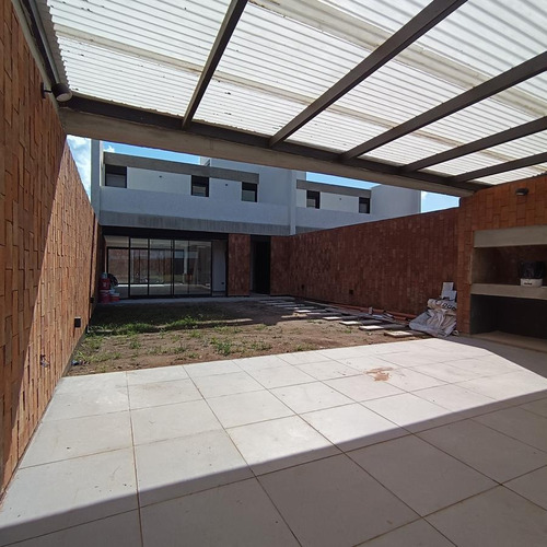 Imagen 2 de 21 de Duplex En Docta Barrio Cerrado