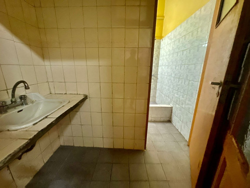 Se Alquila Local Comercial Con Fondo De Comercio!!. (villa Lugano)