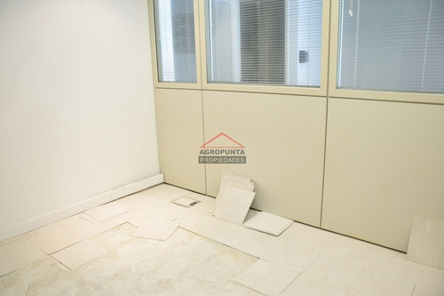 Amplio Local Comercial Sobre Av Roosevelt- Ref: 5374