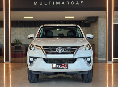 Toyota Hilux SW4 2.8 SRX 4X4 7 LUGARES 16V TURBO INTERCOOLER DIESEL 4P AUTOMÁTICO