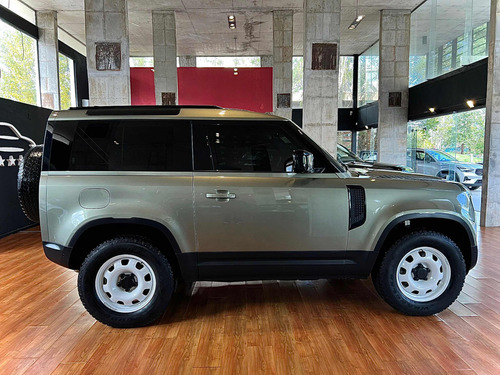 Land Rover Defender New Model 90 P300