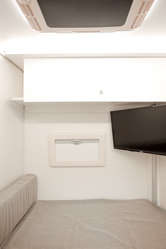 Imagen 5 de 15 de Equipamiento Rubí Imperio Motorhome Sprinter Mercedes Benz