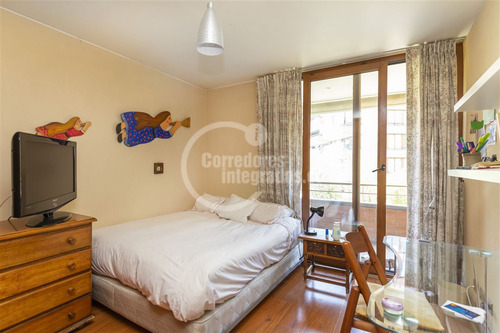 Departamento En Venta De 5 Dorm. En Las Condes