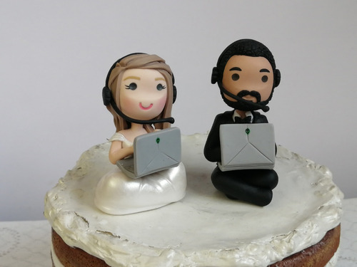 Novios Gamer Con Laptop Y Audifonos Personalizados Cake Topp