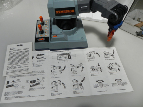 Brinquedo Tectoy Armatron Com Pilhas