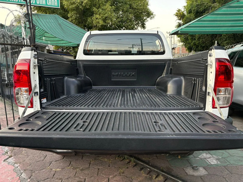 Toyota Hilux 2.7 Cabina Doble Sr Mt