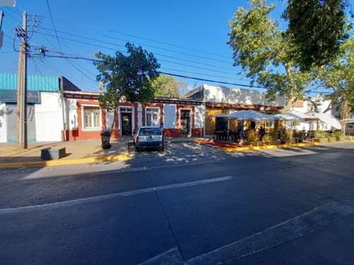Imagen 1 de 11 de Típica Casa Antigua, Barrio Comercial, Restaurante, Galerías